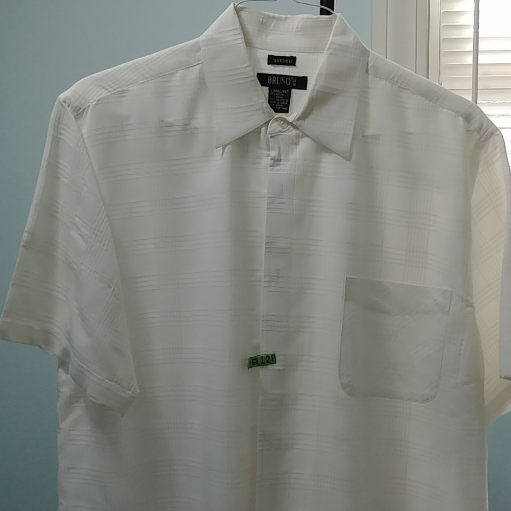 Whites button down short sleeve shirt